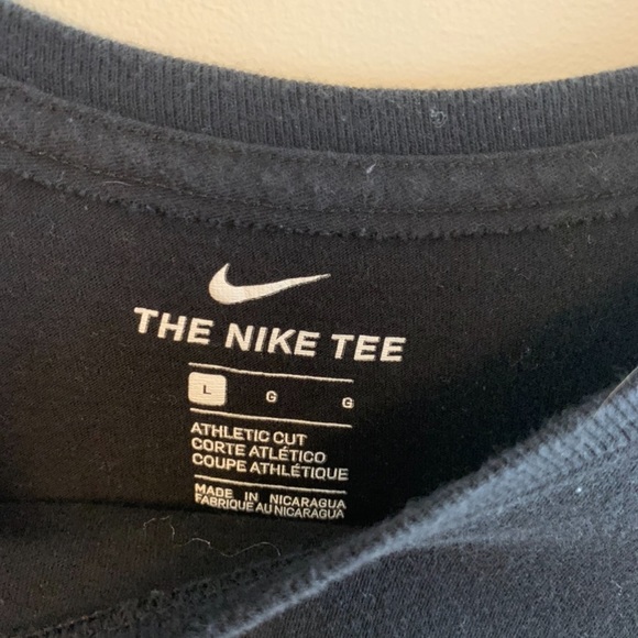 The Nike Tee athletic cut men’s tshirt - Picture 2 of 3